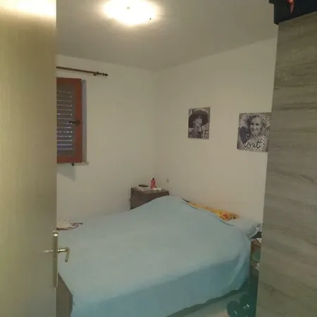 Laura And Nevio And Apartman