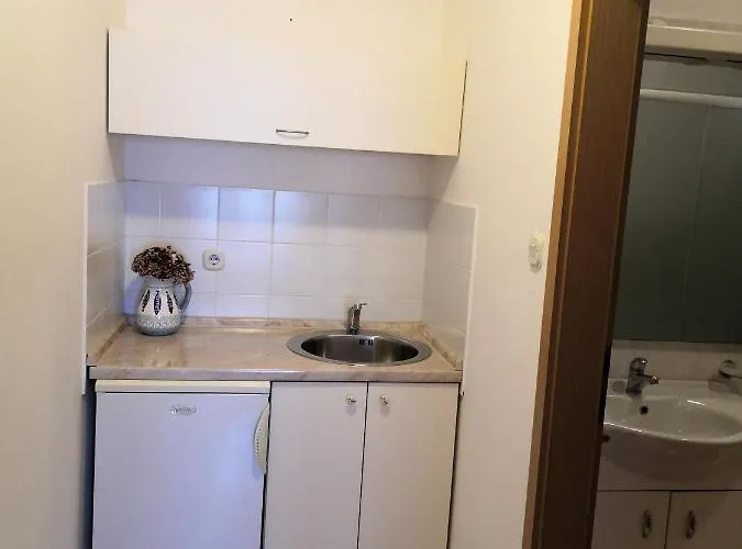 Laura And Nevio And Apartament